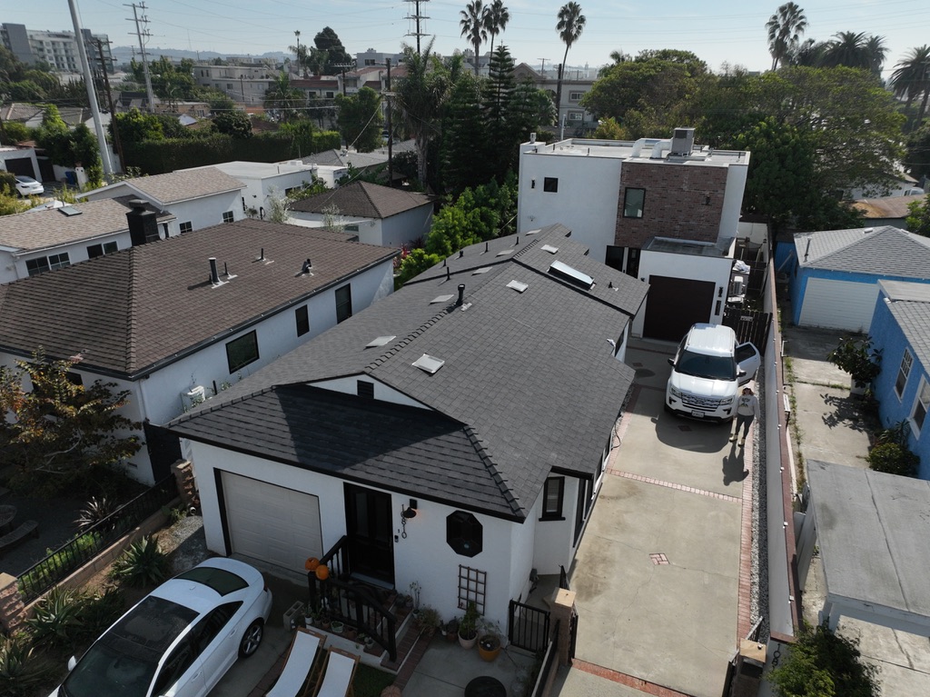 Ocean Home roofing crew in Los Angeles